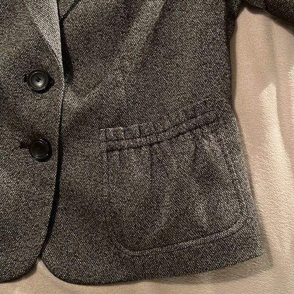 The Limited short sleeved blazer with pockets. Size medium. - Picture 2 of 3